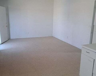 623 Ne Davis Street - Photo Thumbnail 1