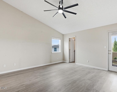 9900 Marine Circle - Photo Thumbnail 13