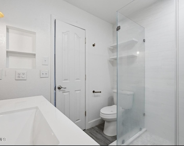 9900 Marine Circle - Photo Thumbnail 12
