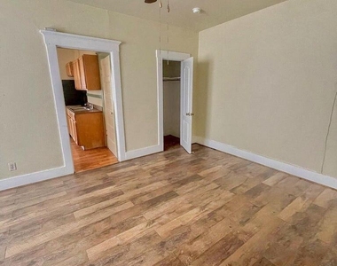 2526 E Yandell Drive - Photo Thumbnail 8
