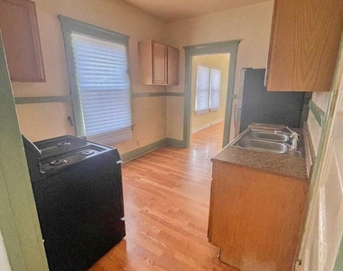 2526 E Yandell Drive - Photo Thumbnail 10