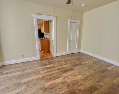2526 E Yandell Drive - Photo Thumbnail 3