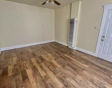 2526 E Yandell Drive - Photo Thumbnail 4