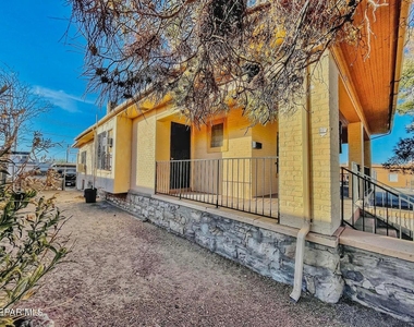 2526 E Yandell Drive - Photo Thumbnail 2