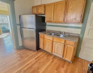 2526 E Yandell Drive - Photo Thumbnail 12