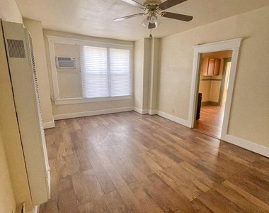 2526 E Yandell Drive - Photo Thumbnail 6