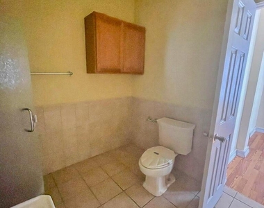 2526 E Yandell Drive - Photo Thumbnail 16