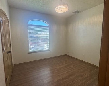 13737 Paseo Sereno Drive - Photo Thumbnail 10