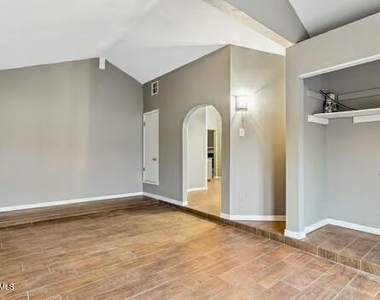 12052 Bellows Court - Photo Thumbnail 13