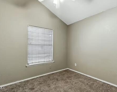 12052 Bellows Court - Photo Thumbnail 25