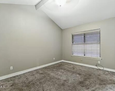 12052 Bellows Court - Photo Thumbnail 21