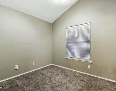 12052 Bellows Court - Photo Thumbnail 23