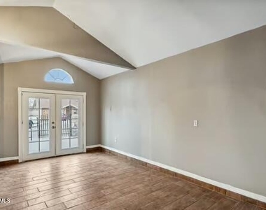 12052 Bellows Court - Photo Thumbnail 15