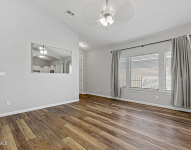 7213 Copper Trail Avenue - Photo Thumbnail 4