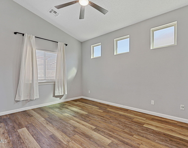 7213 Copper Trail Avenue - Photo Thumbnail 13
