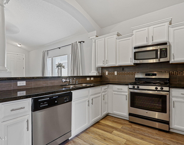 7213 Copper Trail Avenue - Photo Thumbnail 9