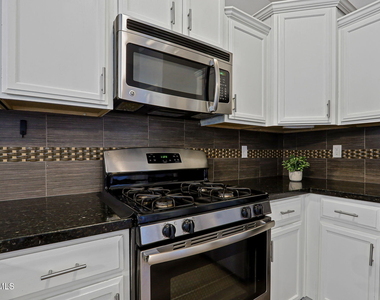 7213 Copper Trail Avenue - Photo Thumbnail 10