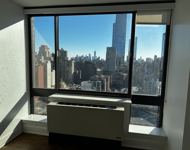 West 42nd Street - Photo Thumbnail 8