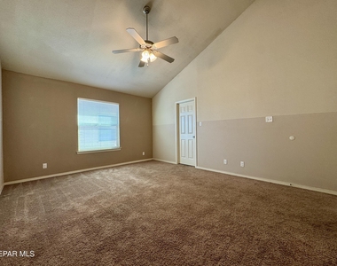 3813 Loma Dante - Photo Thumbnail 29