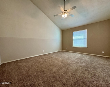 3813 Loma Dante - Photo Thumbnail 28