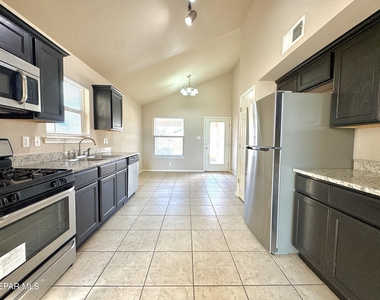 3813 Loma Dante - Photo Thumbnail 8