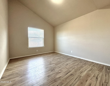3813 Loma Dante - Photo Thumbnail 18