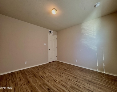 3813 Loma Dante - Photo Thumbnail 15