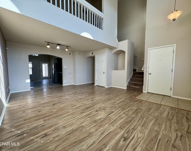 3813 Loma Dante - Photo Thumbnail 7