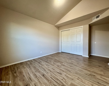 3813 Loma Dante - Photo Thumbnail 19