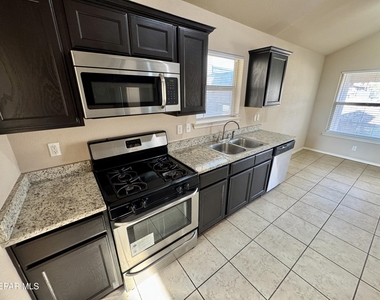3813 Loma Dante - Photo Thumbnail 9