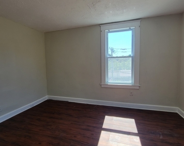 220 Main Street - Photo Thumbnail 2