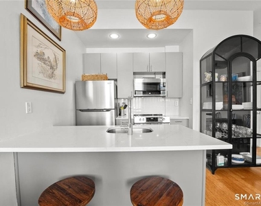 881 Lafayette Boulevard - Photo Thumbnail 8
