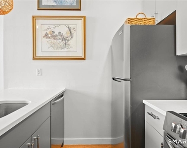 881 Lafayette Boulevard - Photo Thumbnail 12