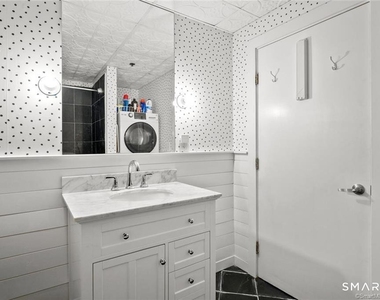 881 Lafayette Boulevard - Photo Thumbnail 15