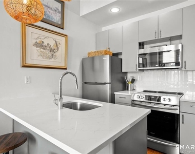 881 Lafayette Boulevard - Photo Thumbnail 6