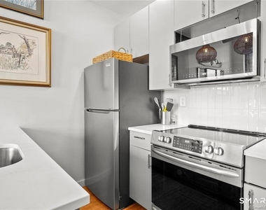 881 Lafayette Boulevard - Photo Thumbnail 10