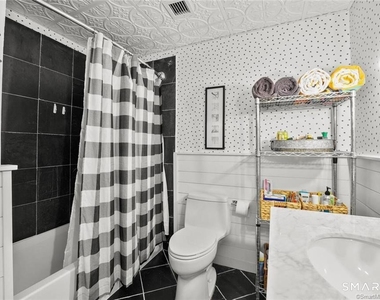 881 Lafayette Boulevard - Photo Thumbnail 16