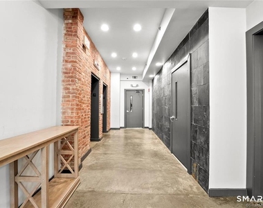 881 Lafayette Boulevard - Photo Thumbnail 25