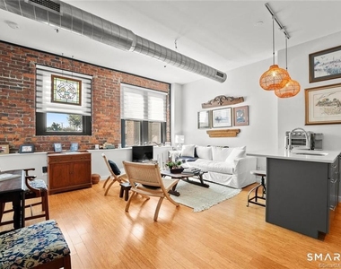 881 Lafayette Boulevard - Photo Thumbnail 5