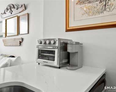 881 Lafayette Boulevard - Photo Thumbnail 13