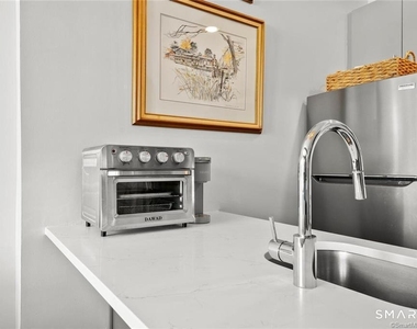 881 Lafayette Boulevard - Photo Thumbnail 14