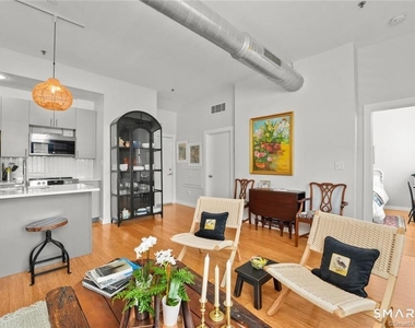 881 Lafayette Boulevard - Photo Thumbnail 2