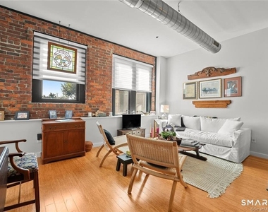 881 Lafayette Boulevard - Photo Thumbnail 4