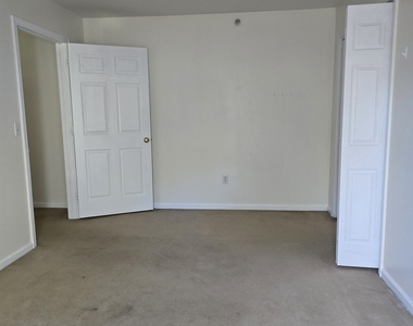 680 Boston Post Road - Photo Thumbnail 10