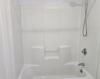 680 Boston Post Road - Photo Thumbnail 12