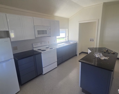 361 Pomeroy Avenue - Photo Thumbnail 1