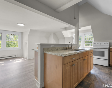 908 Main Street - Photo Thumbnail 2