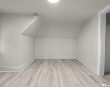 908 Main Street - Photo Thumbnail 7