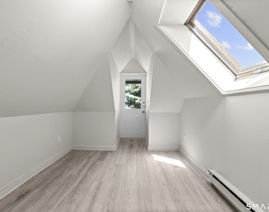 908 Main Street - Photo Thumbnail 4