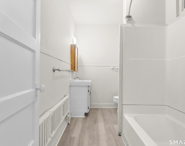 908 Main Street - Photo Thumbnail 5